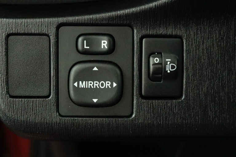 Toyota Yaris - 1.3 VVT-i Aspiration 29