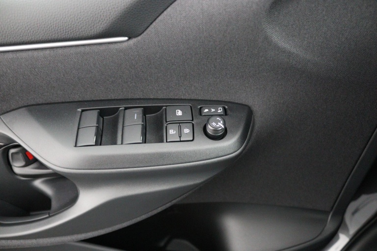 Toyota Yaris - 1.5 Hybrid 115 Dynamic 29
