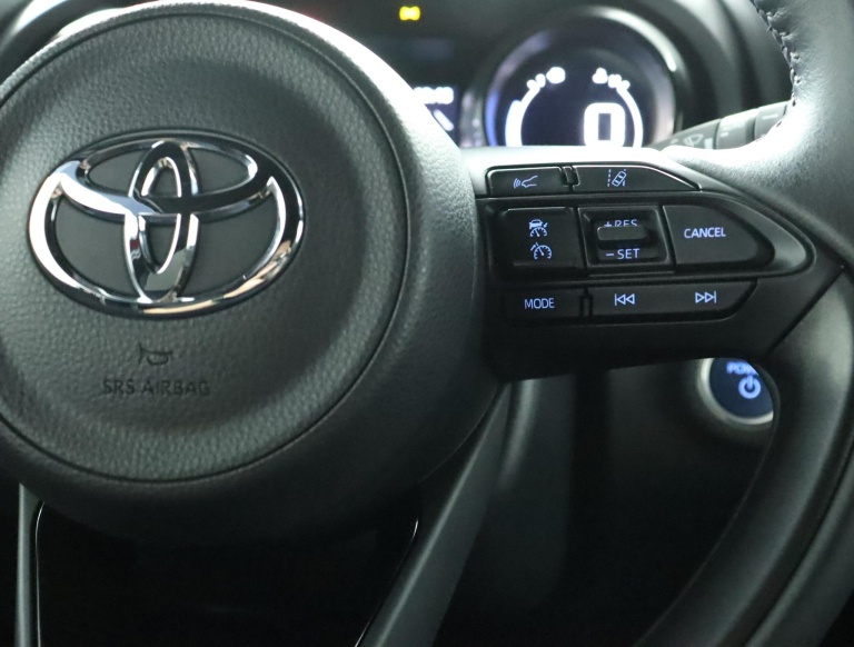 Toyota Yaris - 1.5 Hybrid Executive 19