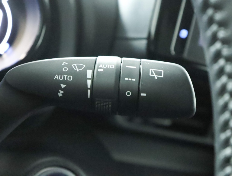 Toyota Yaris - 1.5 Hybrid Executive 31