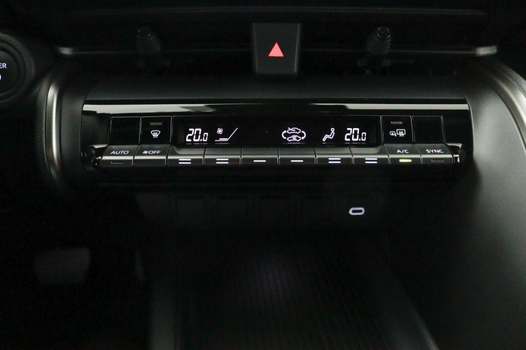 Toyota C-HR - 1.8 Hybrid 140 Dynamic | Climate Control | Navi | 17