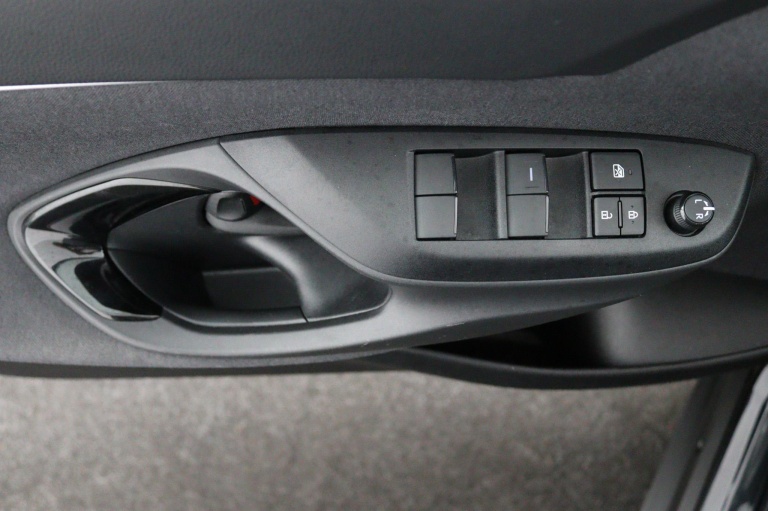Toyota Yaris Cross - 1.5 Hybrid 115 First Edition | Apple Carplay | 23