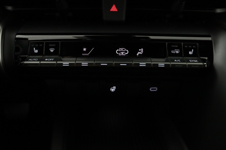 Toyota C-HR - 2.0 Plug-in Hybrid 220 Dynamic 24