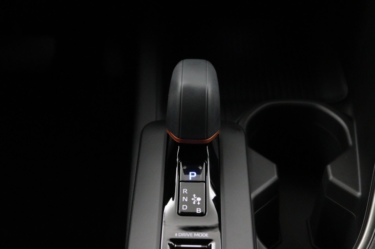 Toyota C-HR - 2.0 Plug-in Hybrid 220 Dynamic 28