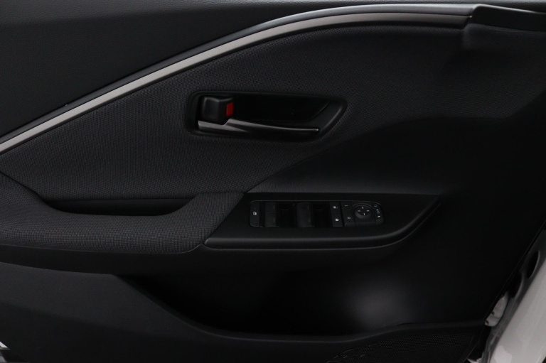 Toyota C-HR - 2.0 Plug-in Hybrid 220 Dynamic 30