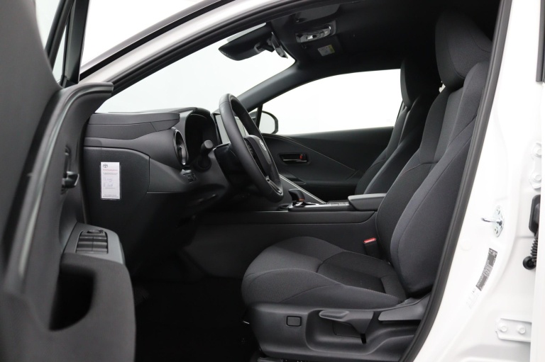 Toyota C-HR - 2.0 Plug-in Hybrid 220 Dynamic 38
