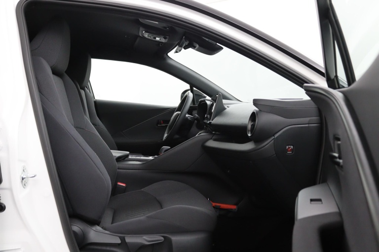 Toyota C-HR - 2.0 Plug-in Hybrid 220 Dynamic 39