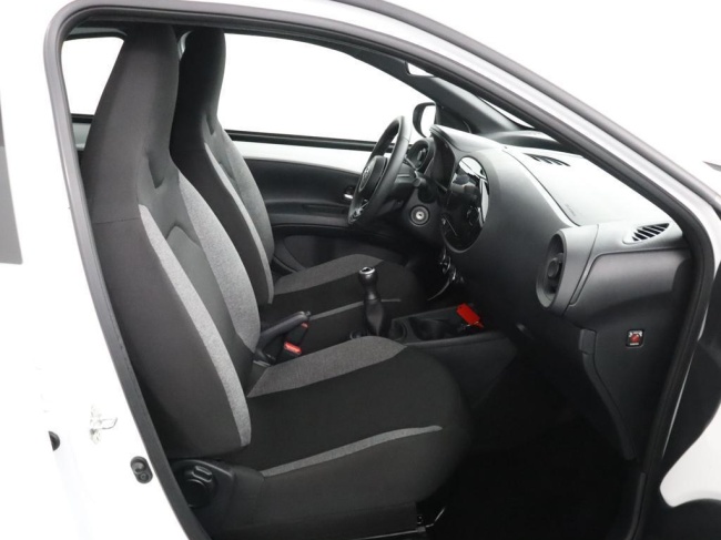 Toyota Aygo X - 1.0 VVT-i MT Play