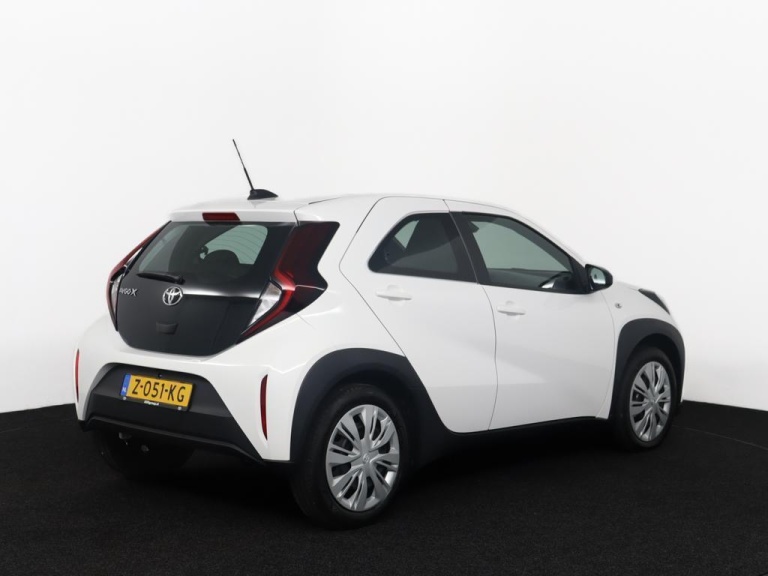 Toyota Aygo X - 1.0 VVT-i MT Play 2