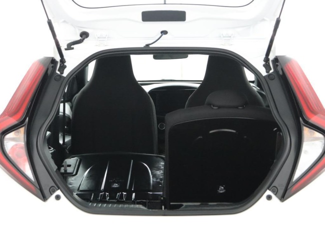 Toyota Aygo X - 1.0 VVT-i MT Play