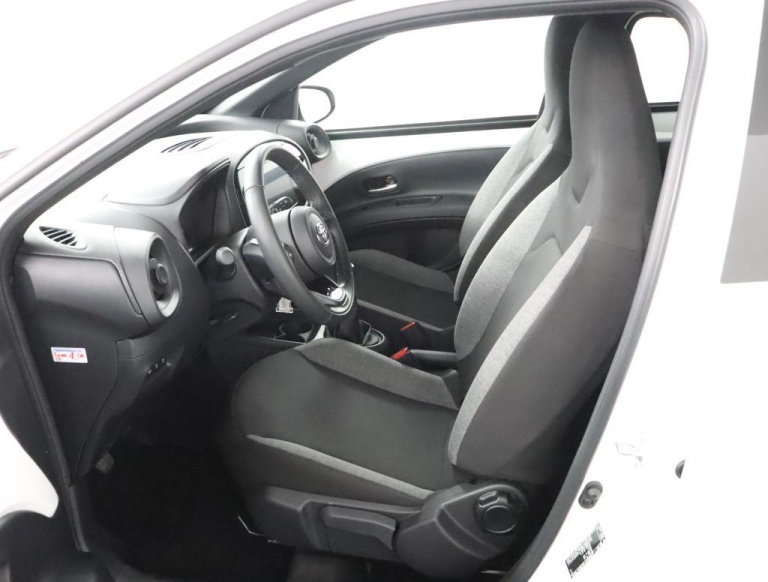 Toyota Aygo X - 1.0 VVT-i MT Play 17