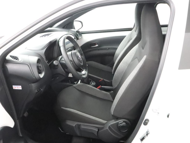 Toyota Aygo X - 1.0 VVT-i MT Play