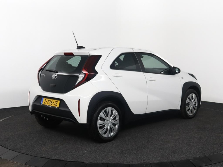 Toyota Aygo X - 1.0 VVT-i MT Play 2