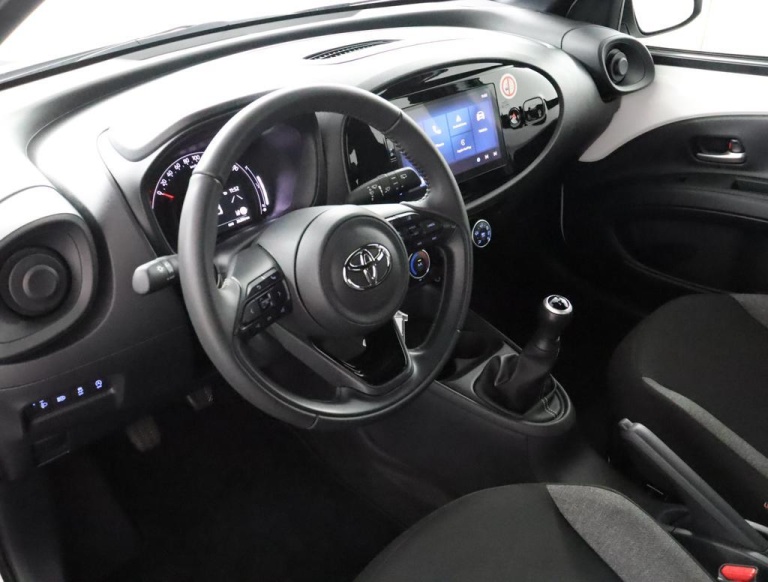 Toyota Aygo X - 1.0 VVT-i MT Play 58