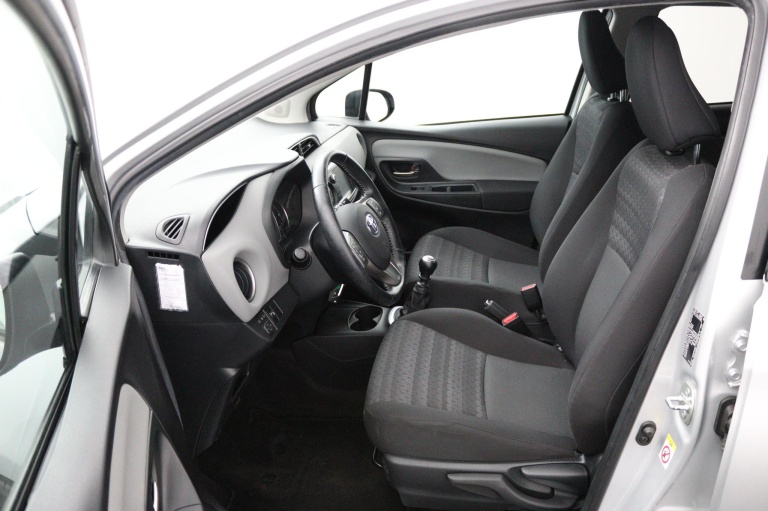 Toyota Yaris - 1.3 VVT-i Dynamic 17
