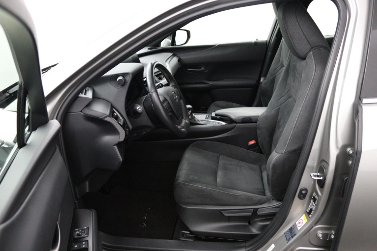 Lexus UX - 250h Business Line 17