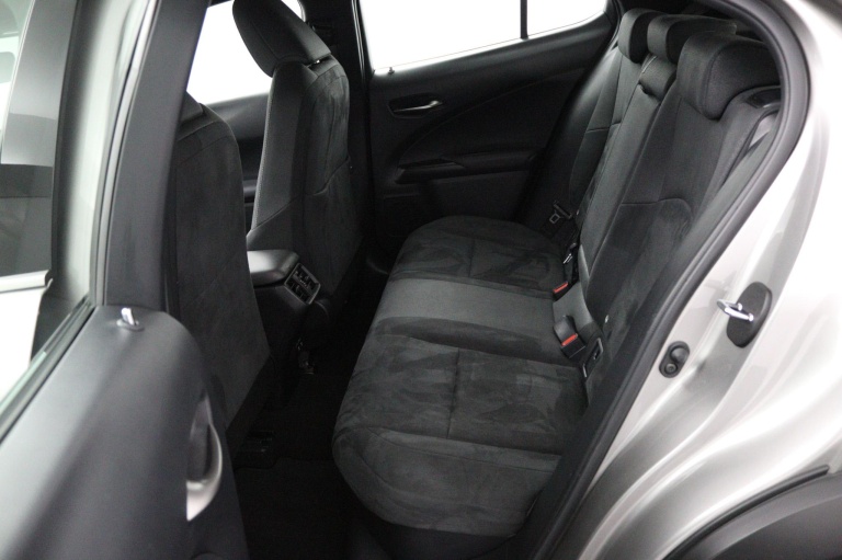 Lexus UX - 250h Business Line 18