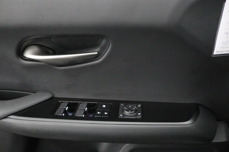 Lexus UX - 250h Business Line 28