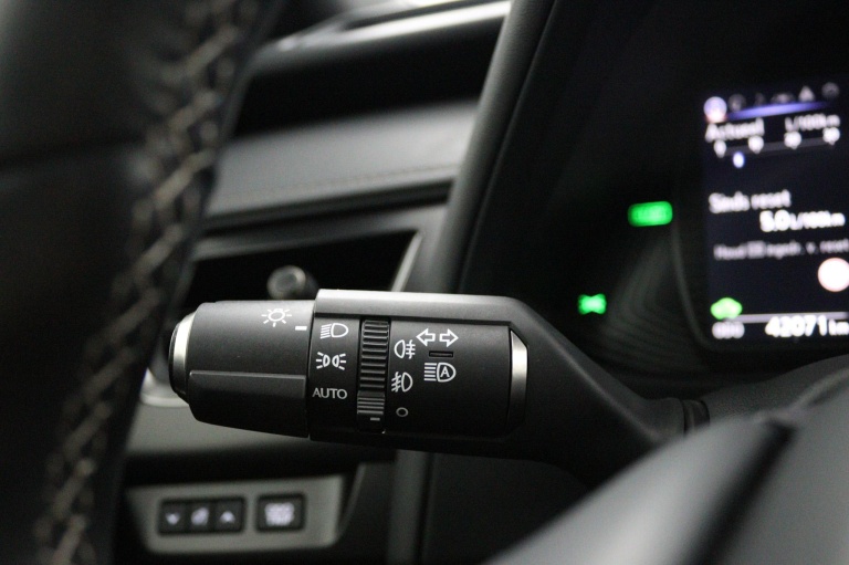 Lexus UX - 250h Business Line 30
