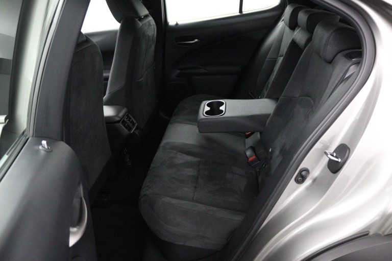 Lexus UX - 250h Business Line 37