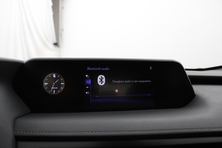 Lexus UX - 250h Business Line 42