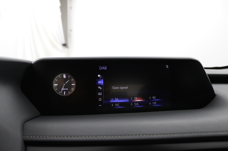 Lexus UX - 250h Business Line 43