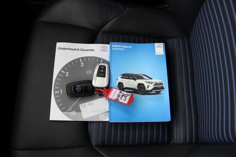 Toyota RAV4 - 2.5 Hybrid Bi-Tone 11