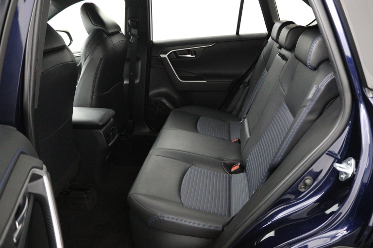 Toyota RAV4 - 2.5 Hybrid Bi-Tone 38