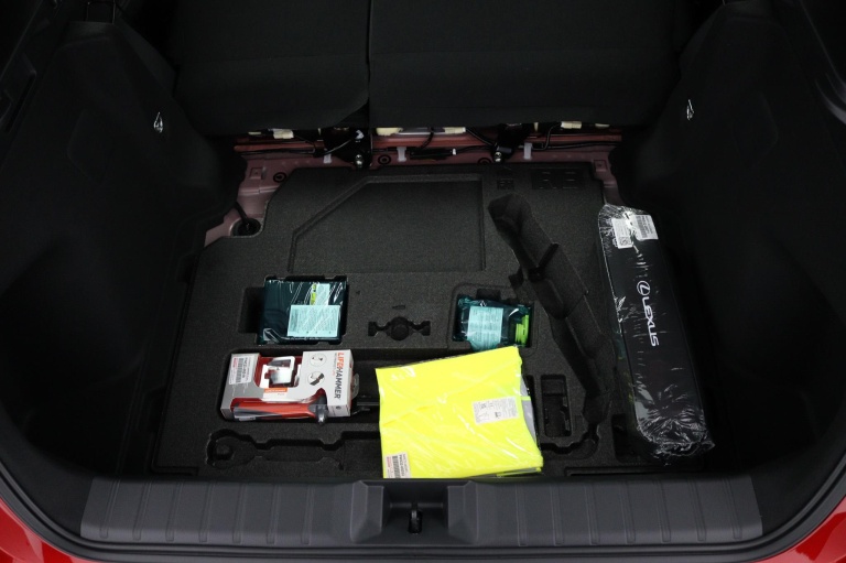 Lexus LBX - Elegant 2WD 36