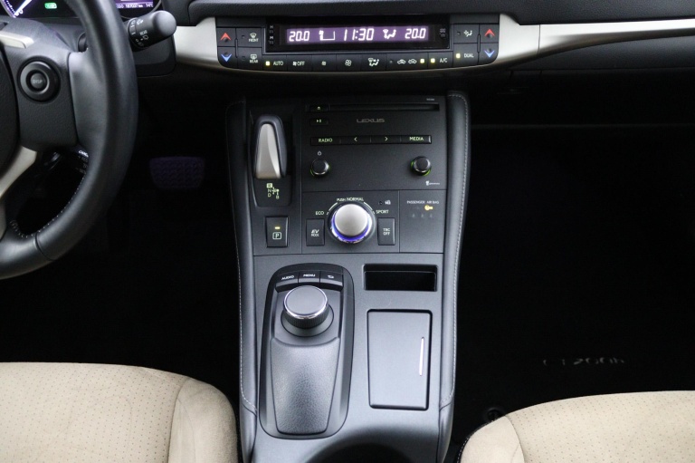 Lexus CT - 200h Business Line 26