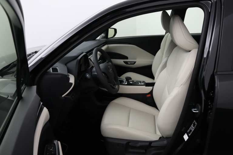 Lexus LBX - Elegant 2WD 16