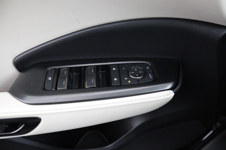 Lexus LBX - Elegant 2WD 28