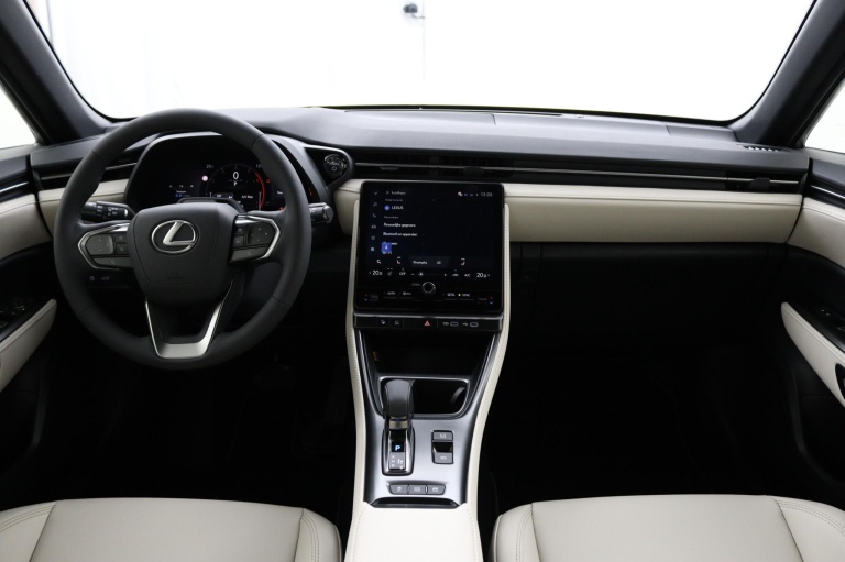 Lexus LBX - Elegant 2WD 4