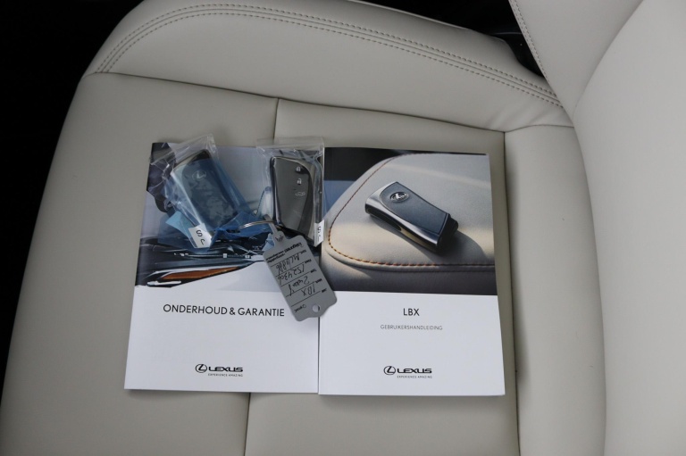 Lexus LBX - Elegant 2WD 9