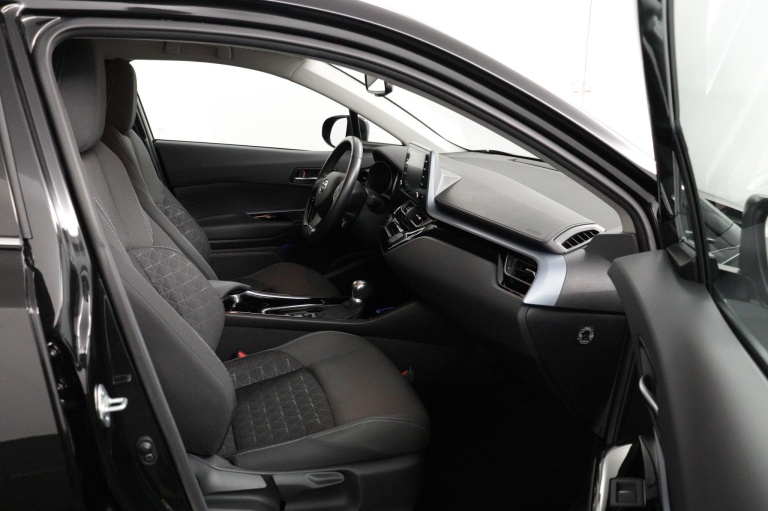 Toyota C-HR - 1.8 Hybrid Dynamic 19