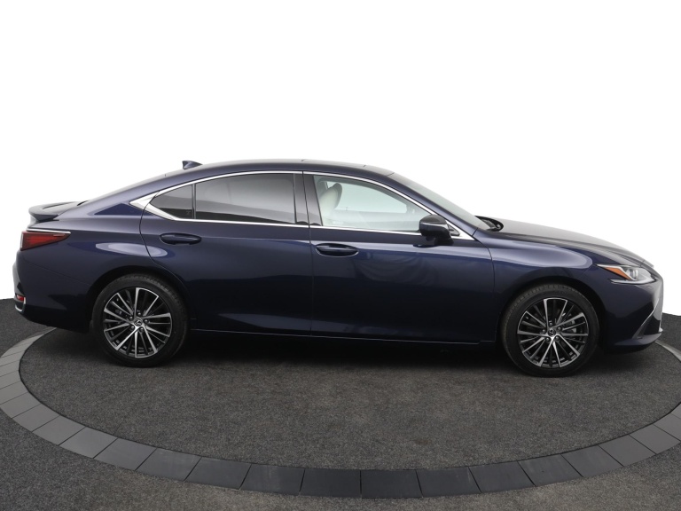 Lexus ES - 300h 35th Edition 13