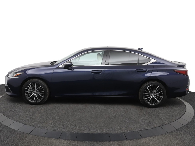 Lexus ES - 300h 35th Edition 3