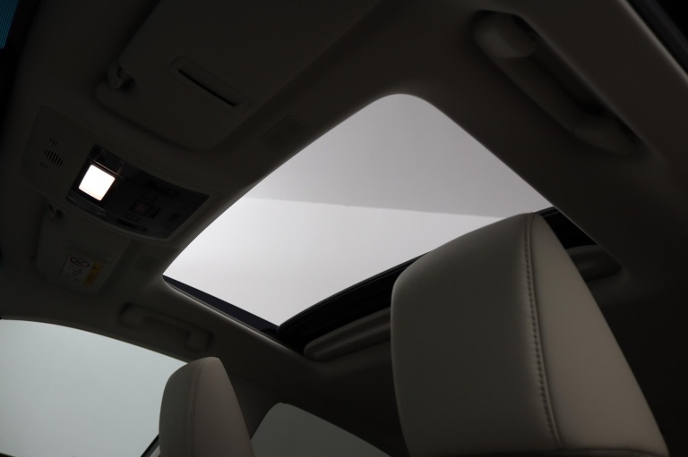 Lexus ES - 300h 35th Edition 38