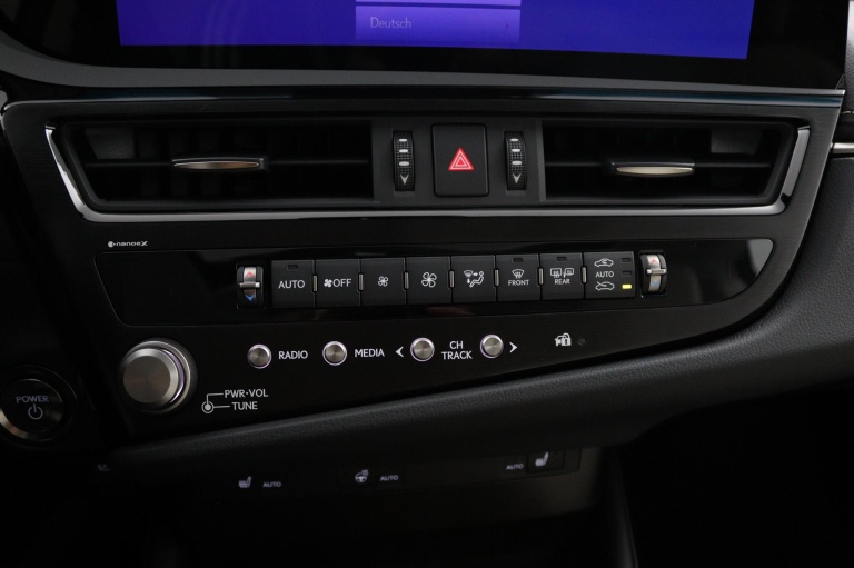 Lexus ES - 300h 35th Edition 7
