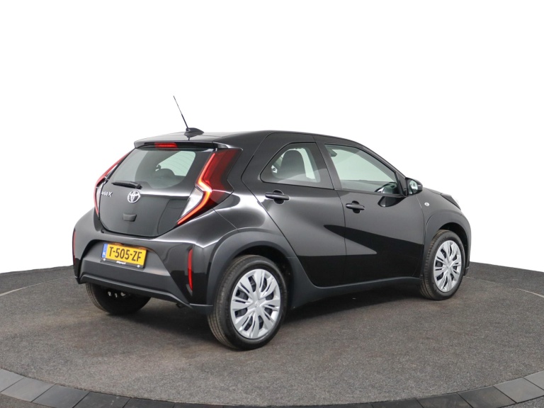 Toyota Aygo X - 1.0 VVT-i MT Play 2