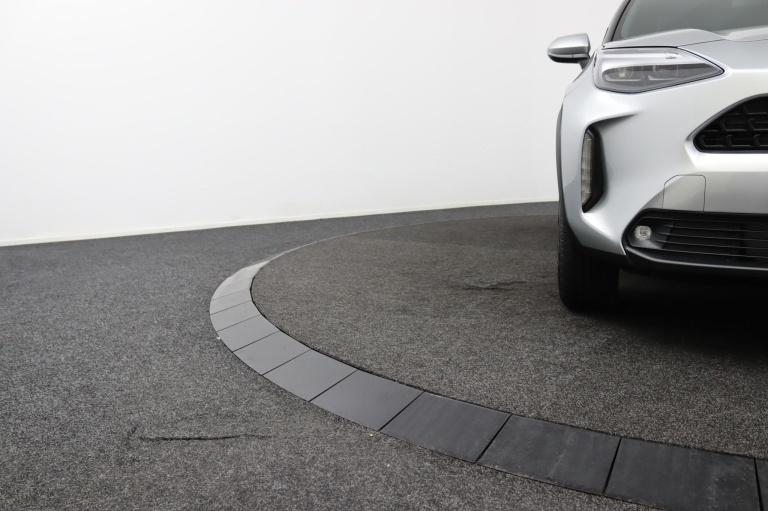 Toyota Yaris Cross - 1.5 Hybrid 115 Dynamic 35
