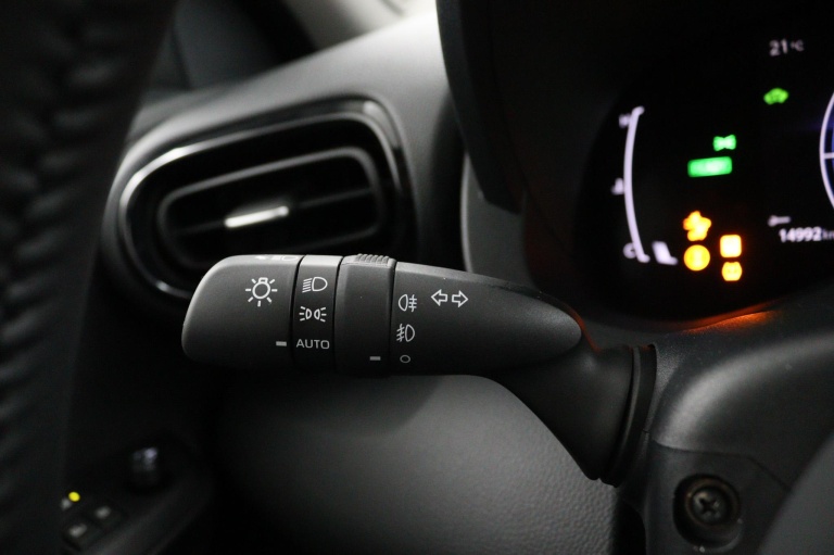 Toyota Yaris Cross - 1.5 Hybrid 115 Active | Incl. € 2000,-MANIA | 28