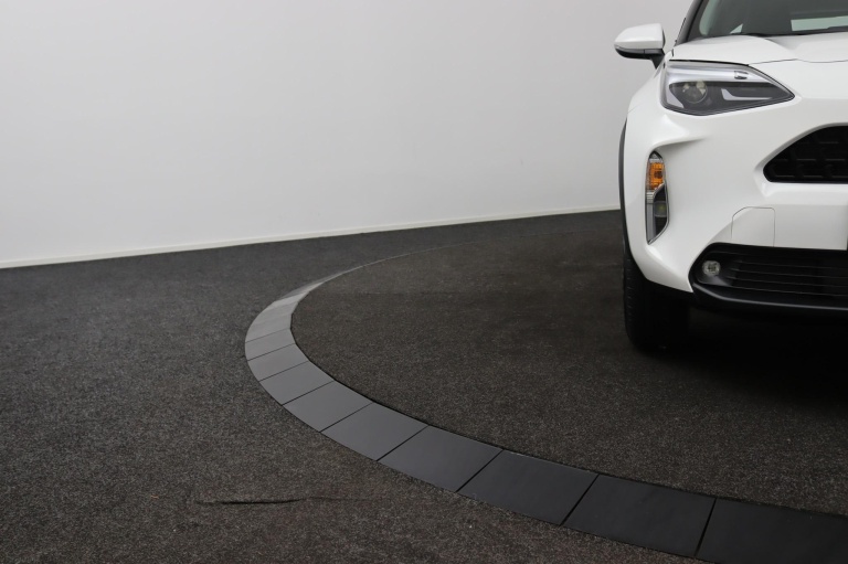 Toyota Yaris Cross - 1.5 Hybrid 115 Active | Incl. € 2000,-MANIA | 32