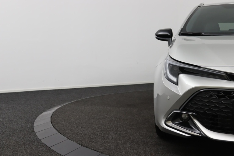 Toyota Corolla - Hybrid 140 Dynamic 33