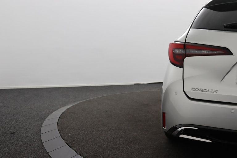 Toyota Corolla - Hybrid 140 Dynamic 39