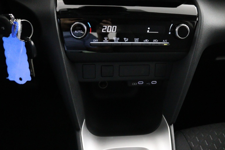 Toyota Yaris Cross - 1.5 Hybrid 115 Active | | Incl. € 2000,-MANIA | 12