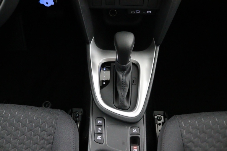 Toyota Yaris Cross - 1.5 Hybrid 115 Active | | Incl. € 2000,-MANIA | 28