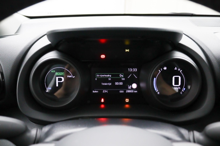 Toyota Yaris - 1.5 Hybrid 115 First Edition | Stoelverwarming | 10