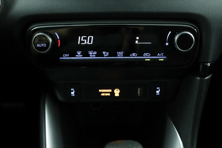 Toyota Yaris - 1.5 Hybrid 115 First Edition | Stoelverwarming | 11