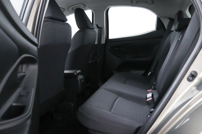 Toyota Yaris - 1.5 Hybrid 115 First Edition | Stoelverwarming | 19